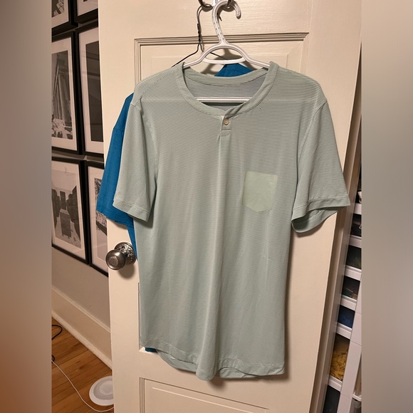 Lot of 3 men’s Lulu Lemon shirts - Picture 4 of 6